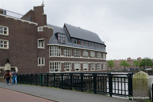 De machineslootbrug (nr. 358) met op de achtergrond Het Sieraad
              <br/>
              Annemarieke Verheij, juni 2015